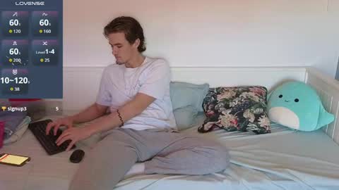 Snapshot of alex83530 chatting on March 1, 3:14 pm Alex83530 online show from March 1, 3:14 pm