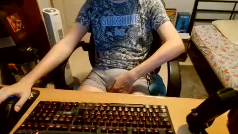 Snapshot of alex97420 chatting on November 15, 7:43 pm Alex online show from November 15, 7:43 pm