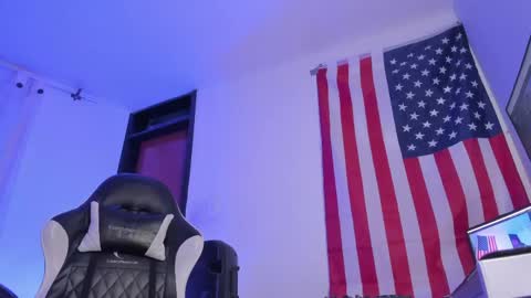 Snapshot of alex__montesco chatting on May 2, 11:21 pm Alex online show from May 2, 11:21 pm
