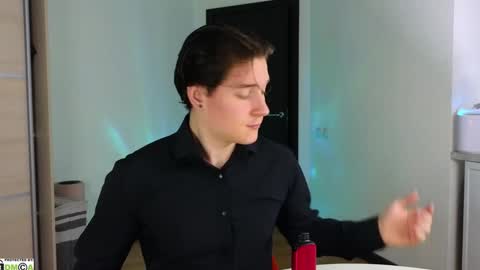 FAVORITE online show from December 2, 7:05 pm