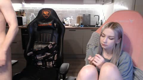 Snapshot of alex_gotcha chatting on December 15, 10:37 pm Alex online show from December 15, 10:37 pm