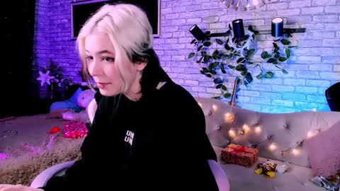 Snapshot of alex_howell chatting on January 5, 11:44 pm alex_howell online show from January 5, 11:44 pm