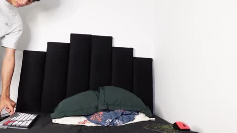 alex_mark_ online show from October 8, 5:43 pm