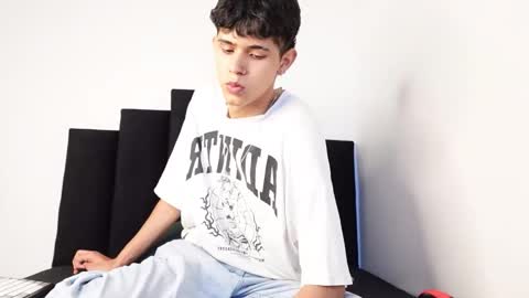 alex_mark_ online show from October 14, 7:25 pm