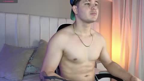 Snapshot of alex_pierce_ chatting on February 10, 7:29 pm Alex online show from February 10, 7:29 pm