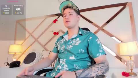 Snapshot of alex_pierce_ chatting on February 16, 7:32 pm Alex online show from February 16, 7:32 pm