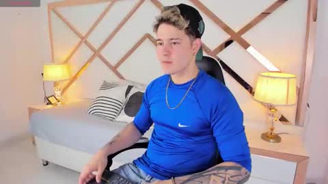 Snapshot of alex_pierce_ chatting on February 17, 7:31 pm Alex online show from February 17, 7:31 pm