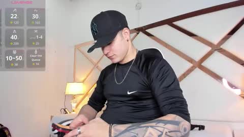 Snapshot of alex_pierce_ chatting on February 18, 7:10 pm Alex online show from February 18, 7:10 pm