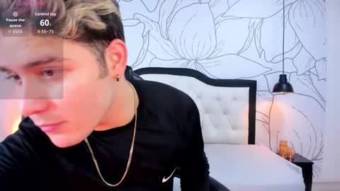 Snapshot of alex_pierce_ chatting on March 2, 7:54 pm Alex online show from March 2, 7:54 pm