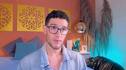 Snapshot of alex_russoo chatting on September 28, 3:23 am Alex Russo online show from September 28, 3:23 am