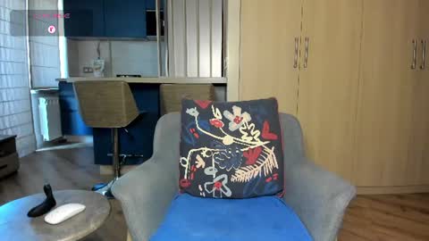 Snapshot of alex_sean23 chatting on June 21, 8:17 am Alex S online show from June 21, 8:17 am