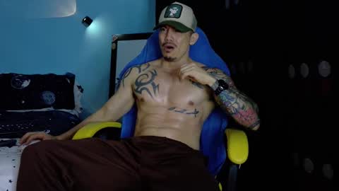 alex_sthorm online show from May 17, 4:43 am