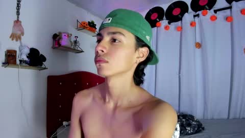 Snapshot of alex_sweet_69 chatting on October 29, 9:05 pm Alex online show from October 29, 9:05 pm