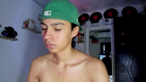 Snapshot of alex_sweet_69 chatting on November 11, 4:18 pm Alex online show from November 11, 4:18 pm