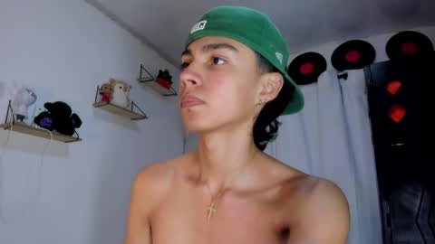 Snapshot of alex_sweet_69 chatting on November 20, 3:12 pm Alex online show from November 20, 3:12 pm