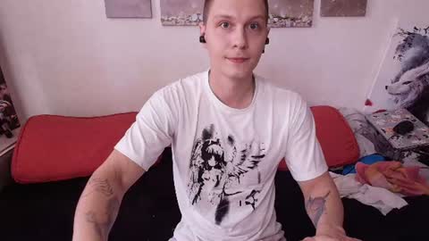 Snapshot of alex_wandhot chatting on June 16, 6:38 am Alex WandHot online show from June 16, 6:38 am