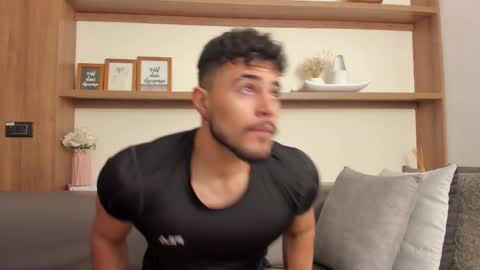 alex_wolf05 online show from February 24, 5:11 pm