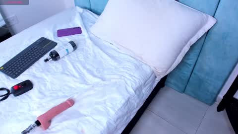 alexaa_small online show from December 28, 3:04 pm