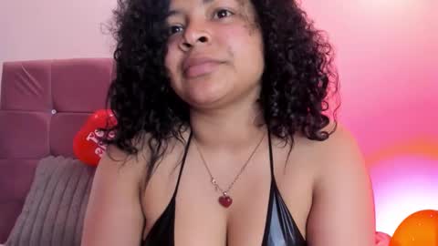 Snapshot of alexaa_swan chatting on February 15, 9:55 pm alexaa_swan online show from February 15, 9:55 pm