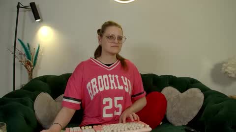 AlexaAvery online show from May 16, 6:21 am