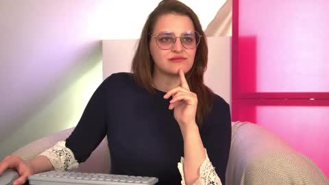 AlexaAvery online show from May 20, 7:36 am