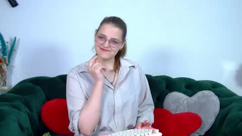 AlexaAvery online show from May 23, 6:51 am