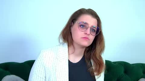 AlexaAvery online show from May 29, 6:44 am
