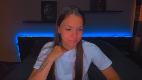 Snapshot of alexabarkley chatting on June 10, 12:55 am angel online show from June 10, 12:55 am