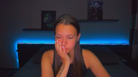 Snapshot of alexabarkley chatting on June 16, 12:46 am angel online show from June 16, 12:46 am