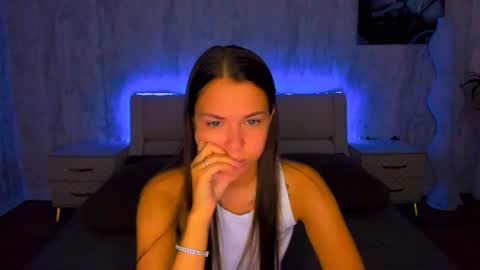 Snapshot of alexabarkley chatting on July 13, 12:24 am angel online show from July 13, 12:24 am