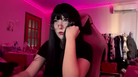 Snapshot of alexabroce chatting on February 22, 11:42 am Alexa online show from February 22, 11:42 am