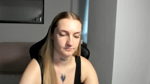 Snapshot of alexafragile chatting on September 30, 2:00 pm Alexa online show from September 30, 2:00 pm