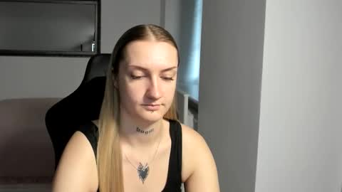 Snapshot of alexafragile chatting on October 1, 12:11 pm Alexa online show from October 1, 12:11 pm