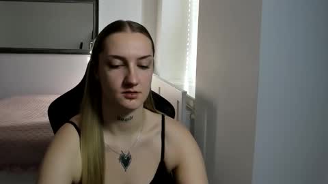 Snapshot of alexafragile chatting on October 3, 11:51 am Alexa online show from October 3, 11:51 am