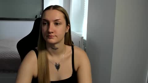 Snapshot of alexafragile chatting on October 7, 12:13 pm Alexa online show from October 7, 12:13 pm