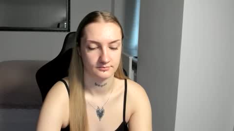 Snapshot of alexafragile chatting on October 8, 10:57 am Alexa online show from October 8, 10:57 am