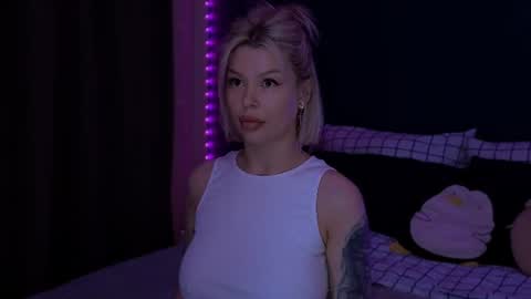 Snapshot of alexamason chatting on June 20, 2:03 am Alexa Mason online show from June 20, 2:03 am