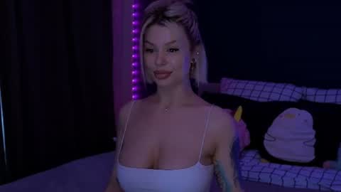 Snapshot of alexamason chatting on July 14, 2:05 am Alexa Mason online show from July 14, 2:05 am