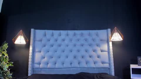 Snapshot of alexamora__ chatting on September 18, 11:45 am C A M I L A online show from September 18, 11:45 am