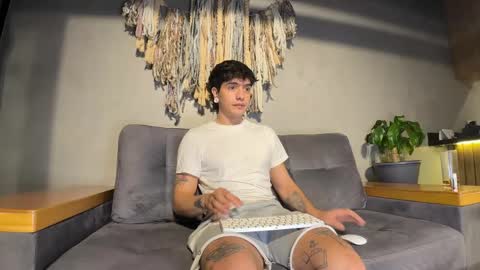 Snapshot of alexanddani chatting on February 24, 2:19 am Alex Dani online show from February 24, 2:19 am