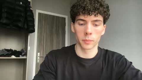 Snapshot of alexander0_ chatting on February 18, 5:14 am Alexander online show from February 18, 5:14 am