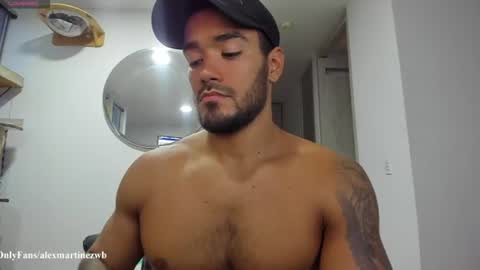 Snapshot of alexander_martines chatting on June 23, 11:25 pm Onlyfansalexmartinezwb Instagram alexwbmartinez Twitter martinezcb937 online show from June 23, 11:25 pm