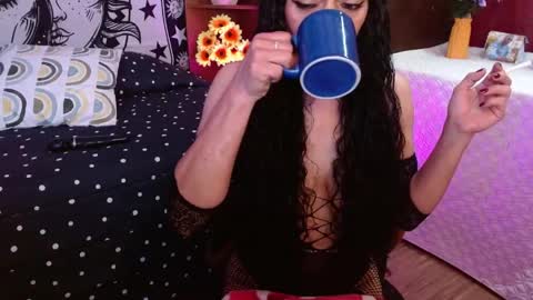 alexandra_jonas online show from May 12, 2:52 am