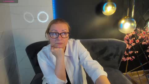 Snapshot of alexandra_kind chatting on December 14, 2:34 am Alexandra online show from December 14, 2:34 am