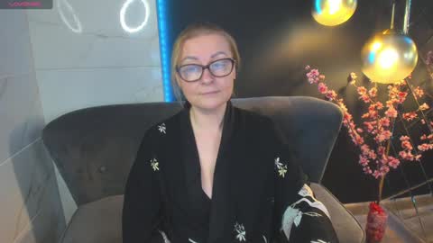 Snapshot of alexandra_kind chatting on December 22, 4:59 pm Alexandra online show from December 22, 4:59 pm