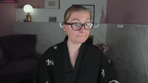 Snapshot of alexandra_kind chatting on January 16, 3:23 am Alexandra online show from January 16, 3:23 am