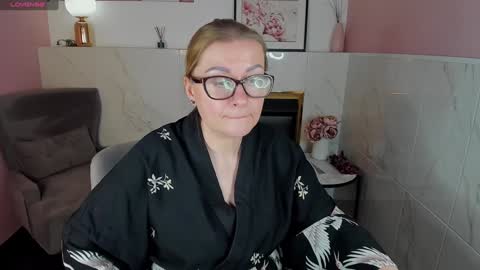 Snapshot of alexandra_kind chatting on January 31, 12:17 am Alexandra online show from January 31, 12:17 am