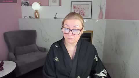 Snapshot of alexandra_kind chatting on February 12, 2:43 pm Alexandra online show from February 12, 2:43 pm