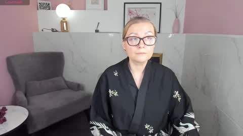 Snapshot of alexandra_kind chatting on February 12, 9:33 pm Alexandra online show from February 12, 9:33 pm