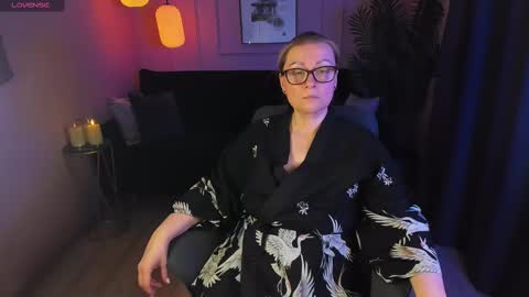 Snapshot of alexandra_kind chatting on February 16, 3:04 am Alexandra online show from February 16, 3:04 am